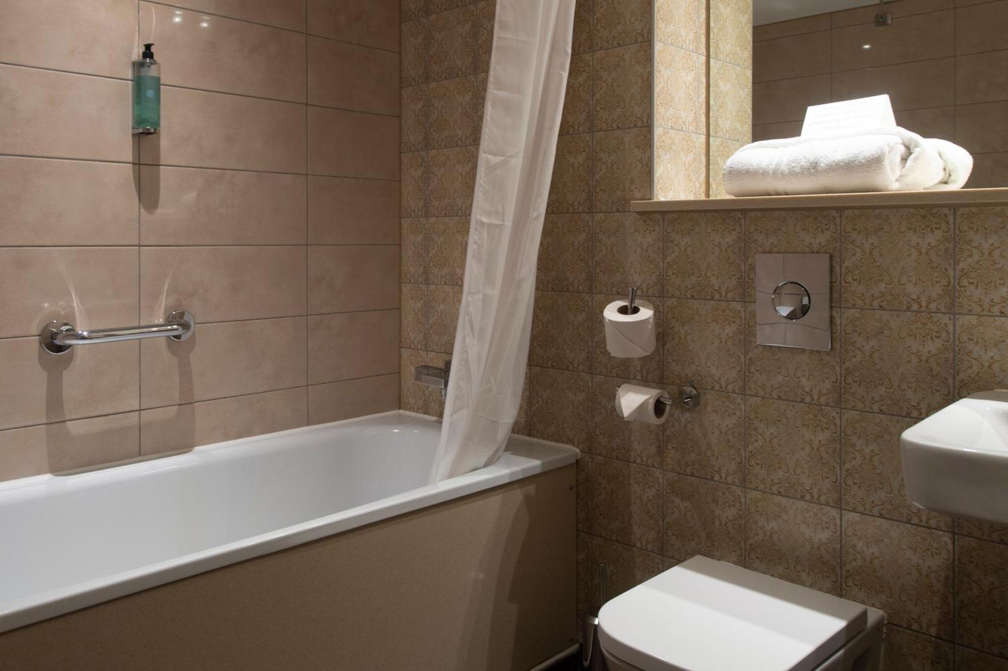 Sandford House Hotel Wetherspoon Гантінгдон Екстер'єр фото