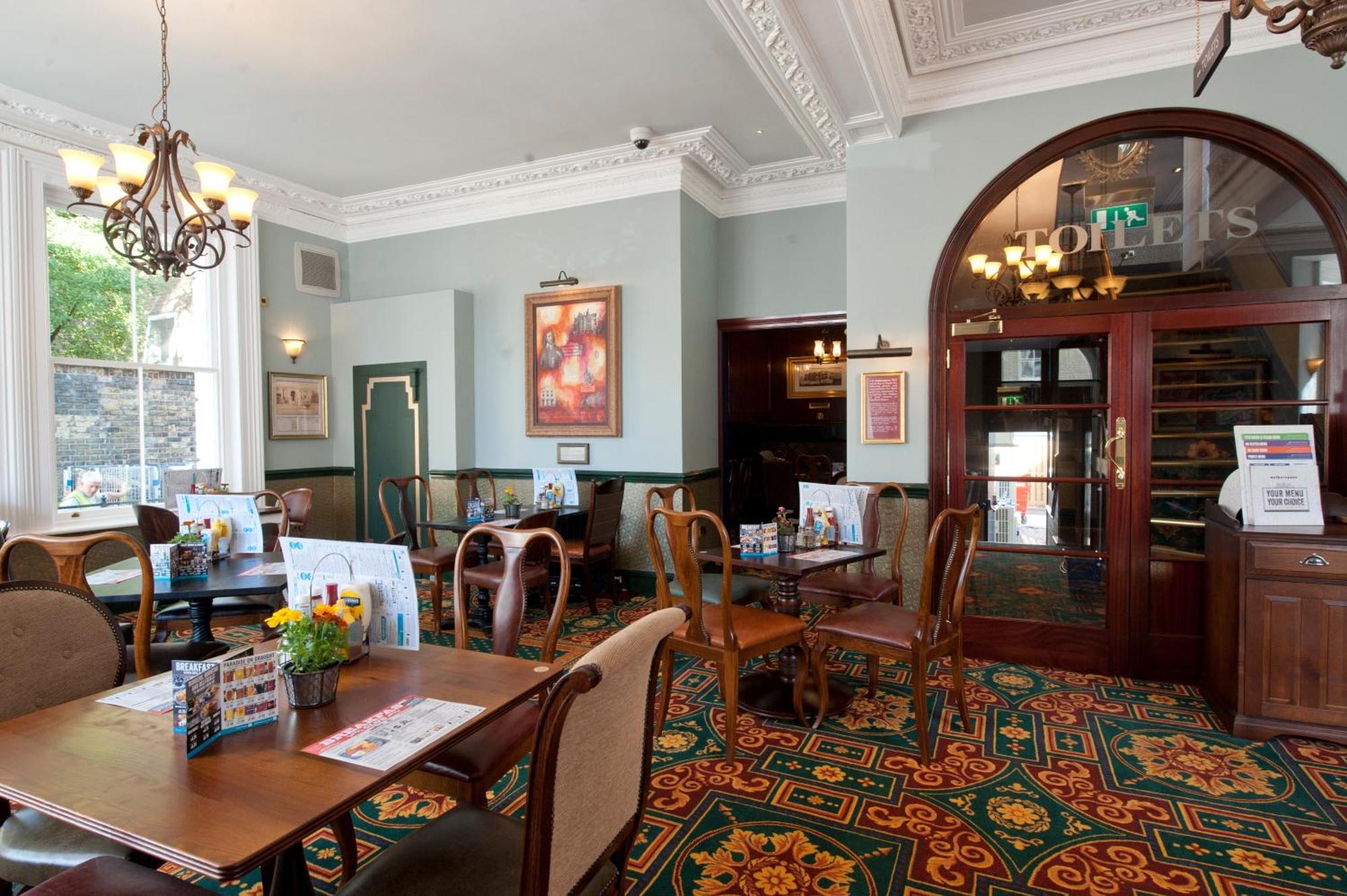 Sandford House Hotel Wetherspoon Гантінгдон Екстер'єр фото