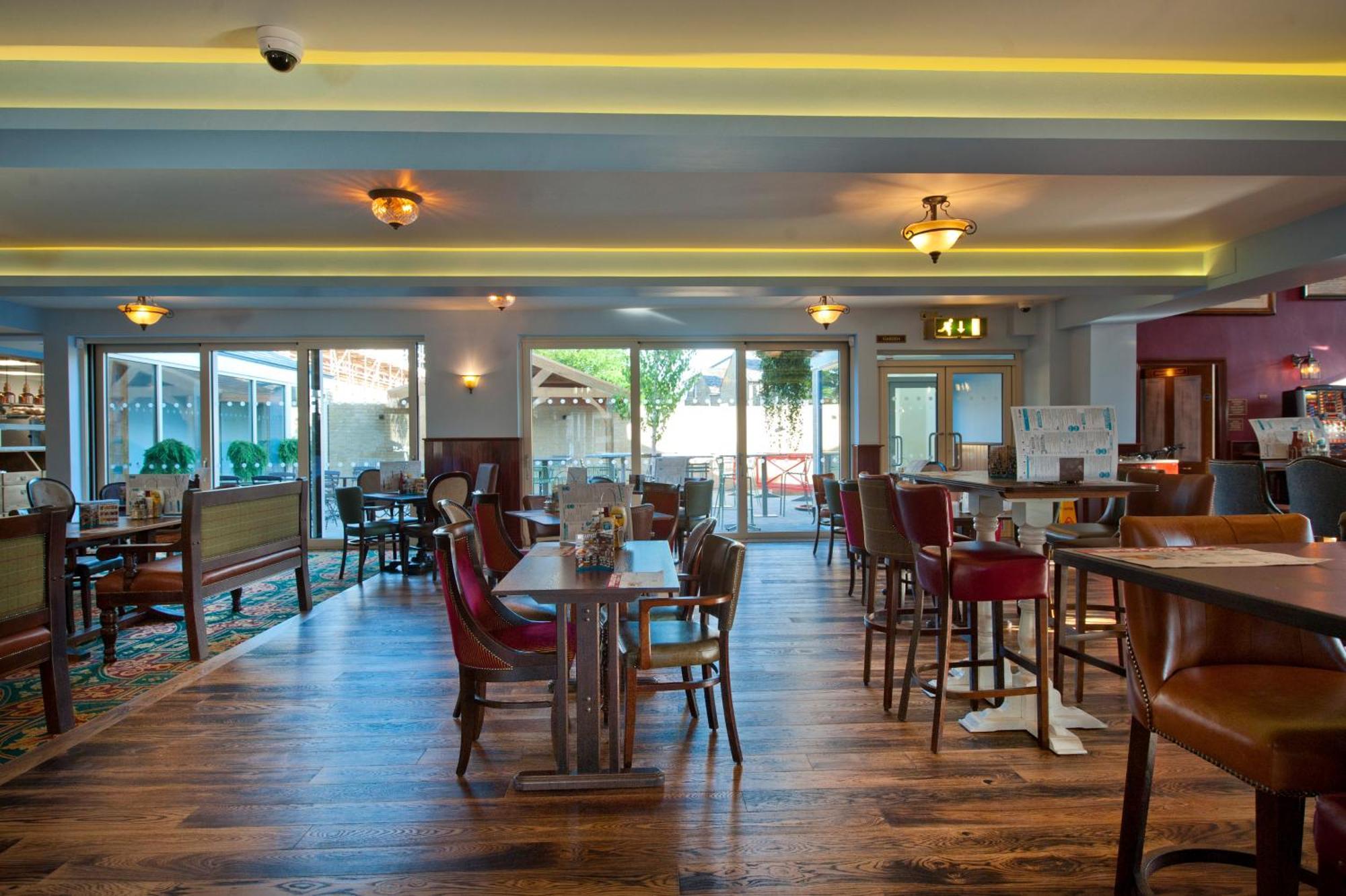 Sandford House Hotel Wetherspoon Гантінгдон Екстер'єр фото
