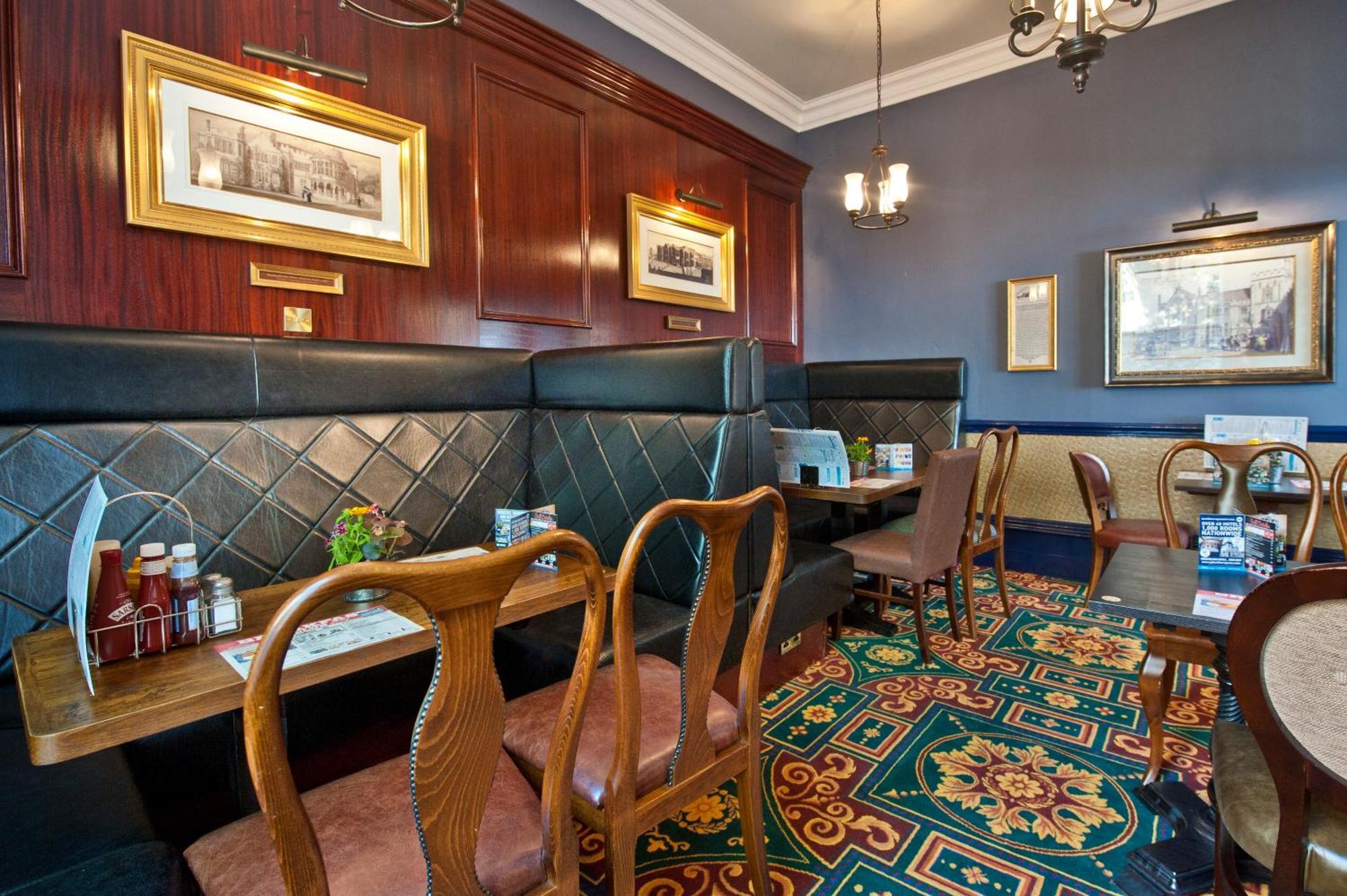 Sandford House Hotel Wetherspoon Гантінгдон Екстер'єр фото