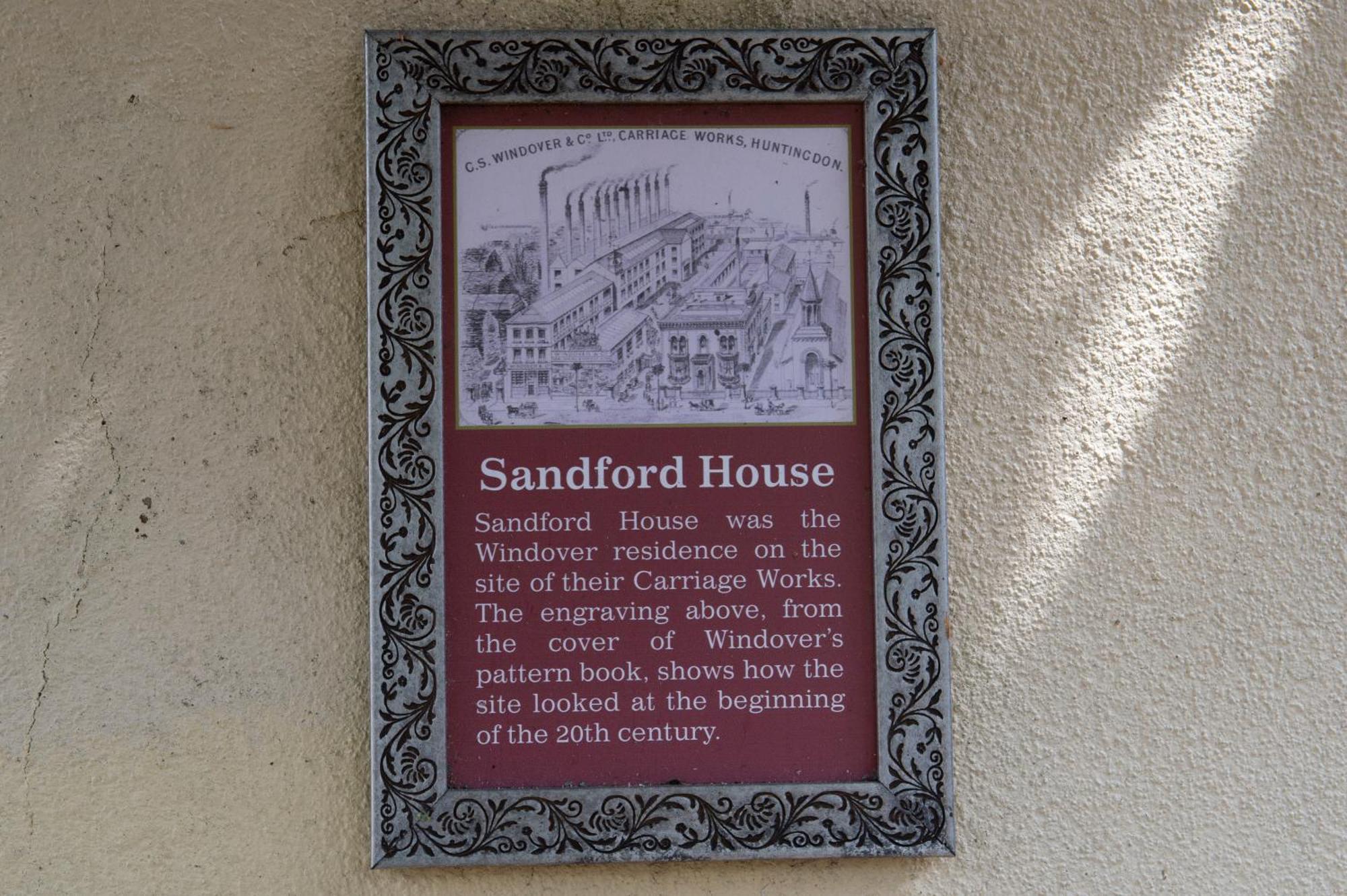 Sandford House Hotel Wetherspoon Гантінгдон Екстер'єр фото