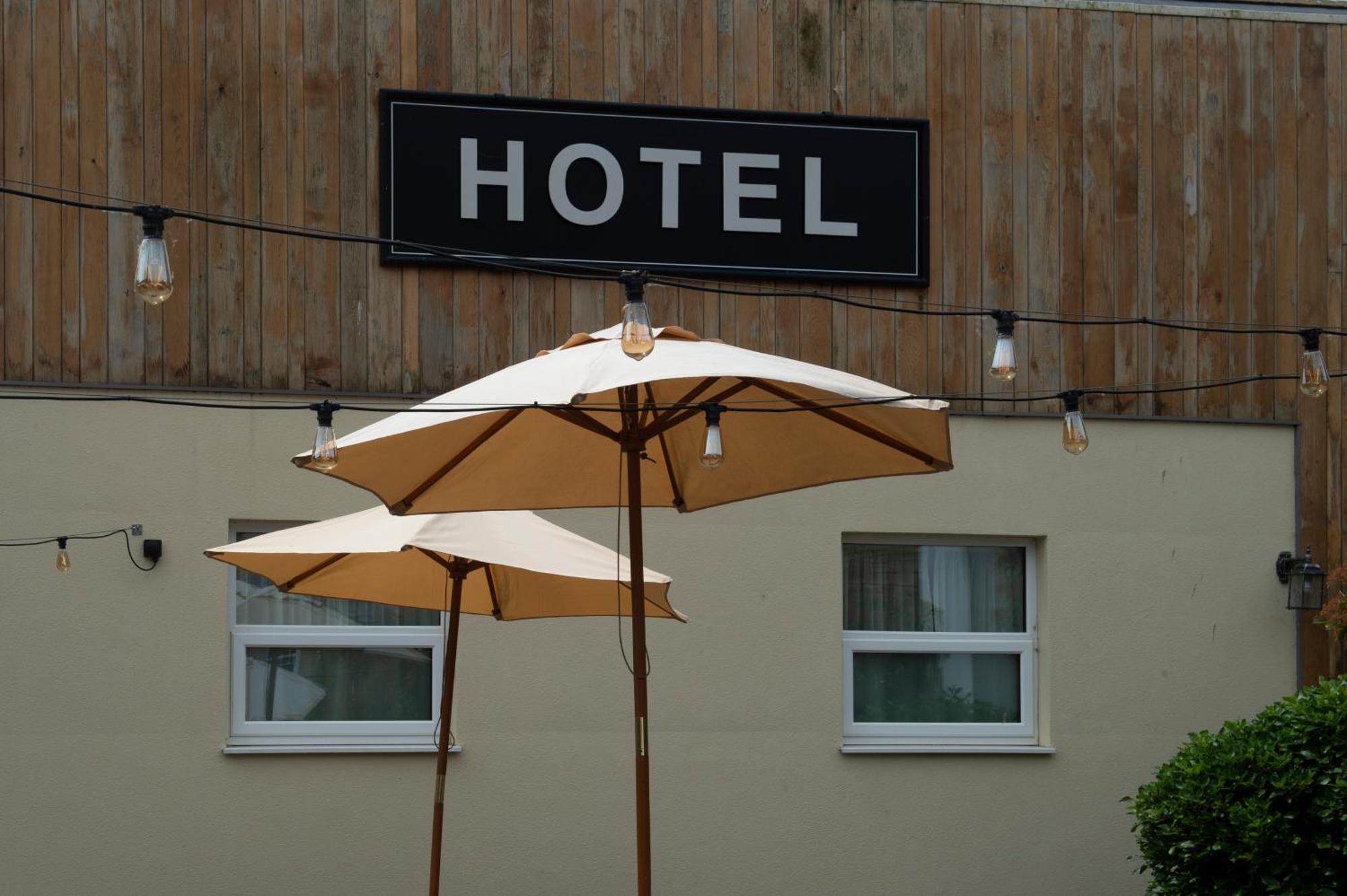 Sandford House Hotel Wetherspoon Гантінгдон Екстер'єр фото