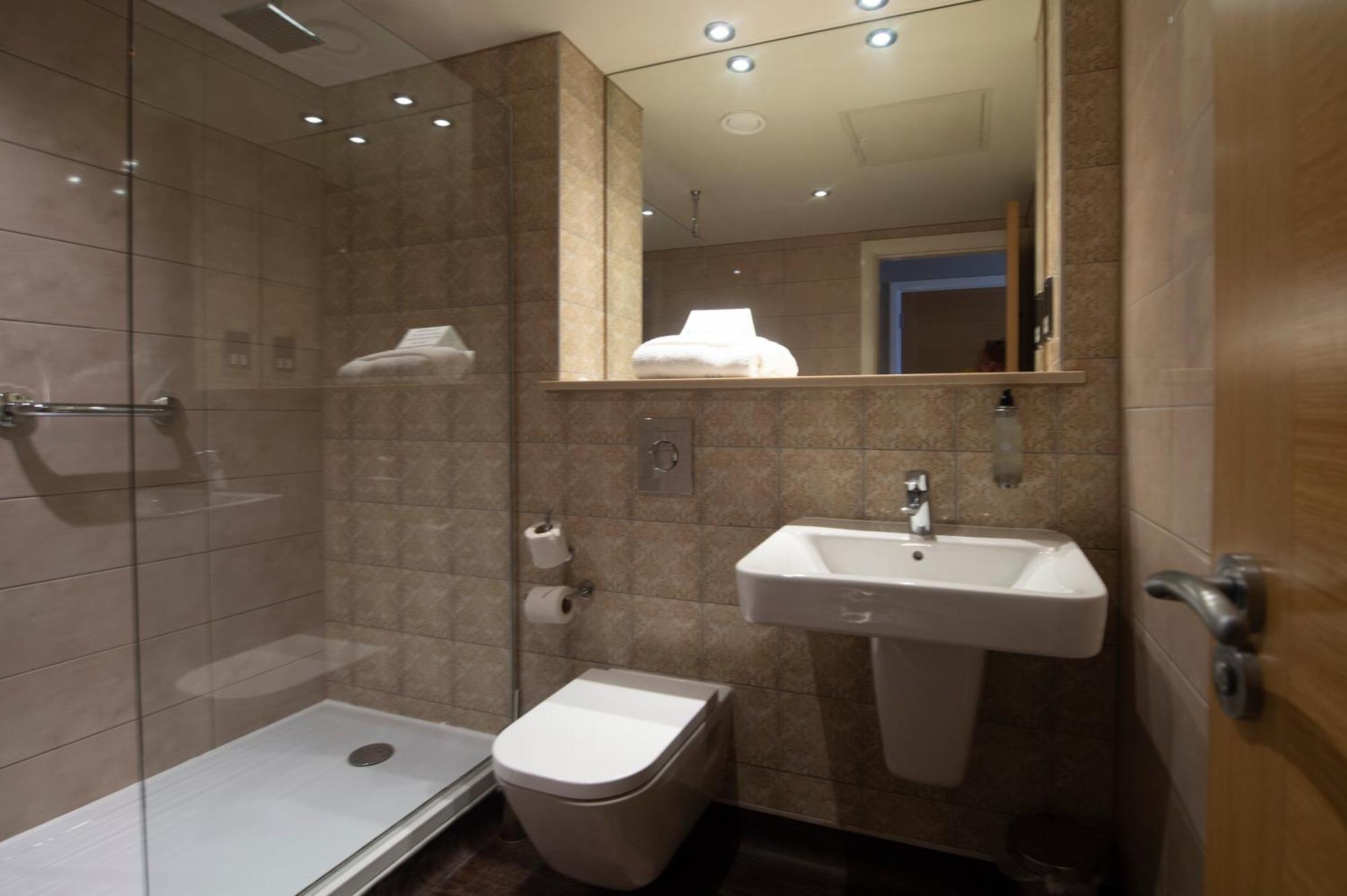 Sandford House Hotel Wetherspoon Гантінгдон Екстер'єр фото