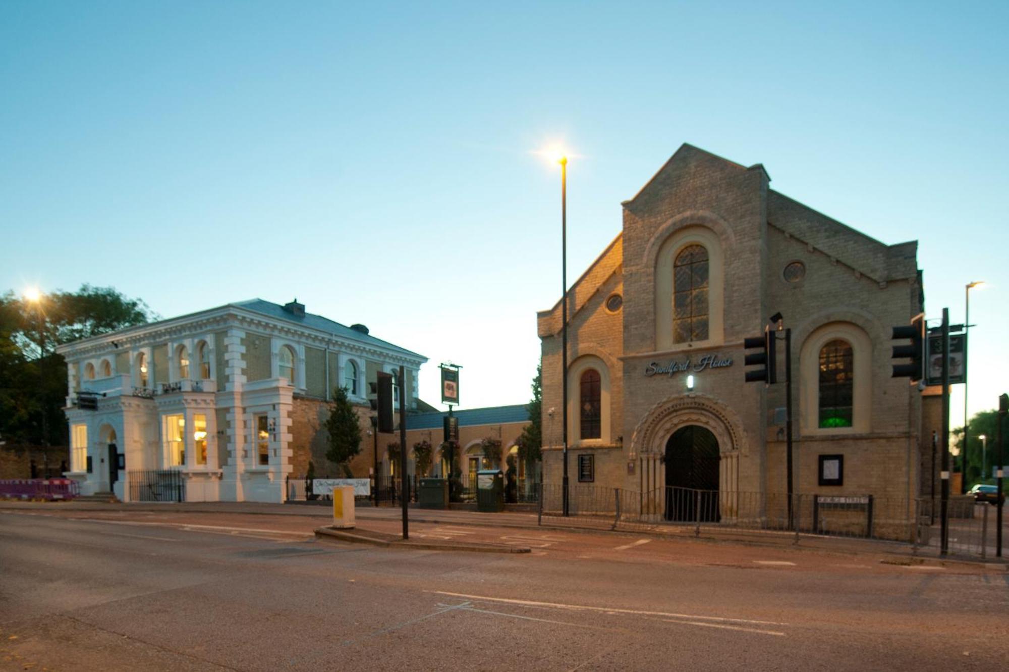 Sandford House Hotel Wetherspoon Гантінгдон Екстер'єр фото