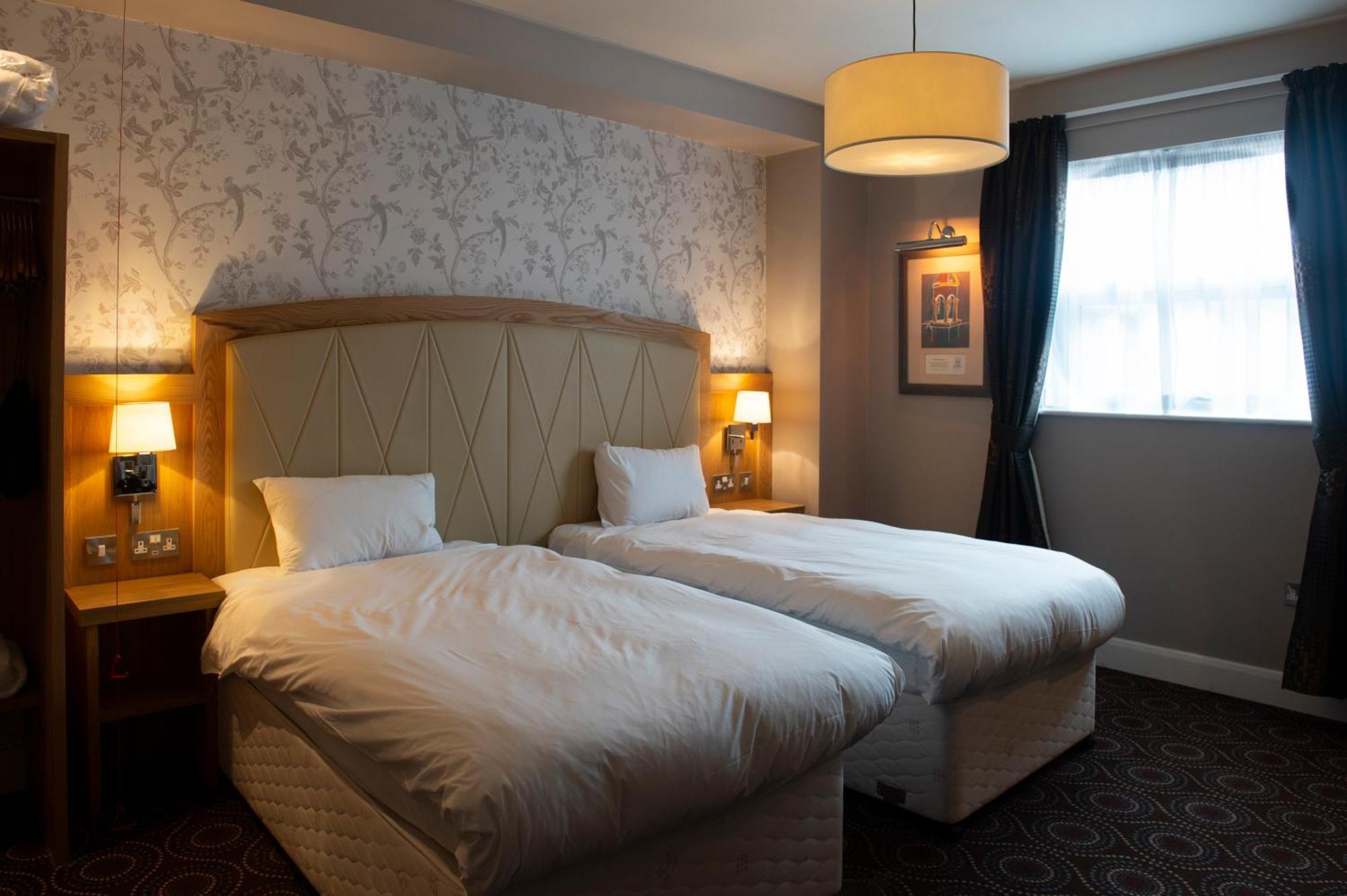 Sandford House Hotel Wetherspoon Гантінгдон Екстер'єр фото