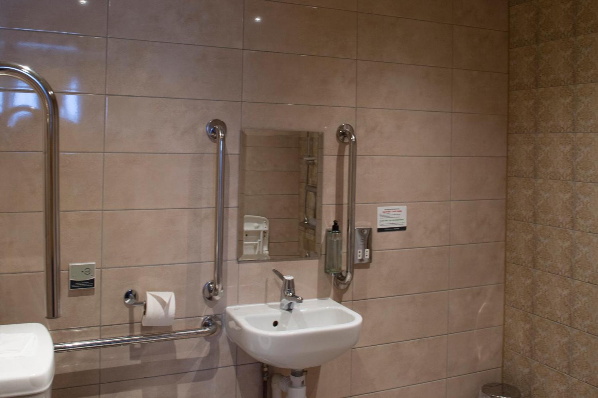Sandford House Hotel Wetherspoon Гантінгдон Екстер'єр фото