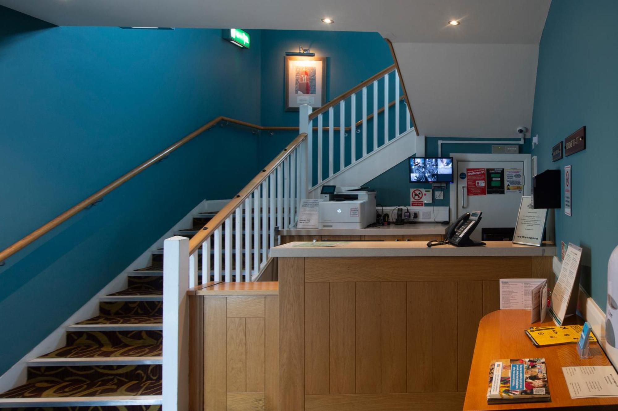 Sandford House Hotel Wetherspoon Гантінгдон Екстер'єр фото