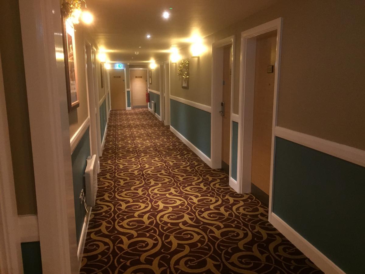 Sandford House Hotel Wetherspoon Гантінгдон Екстер'єр фото